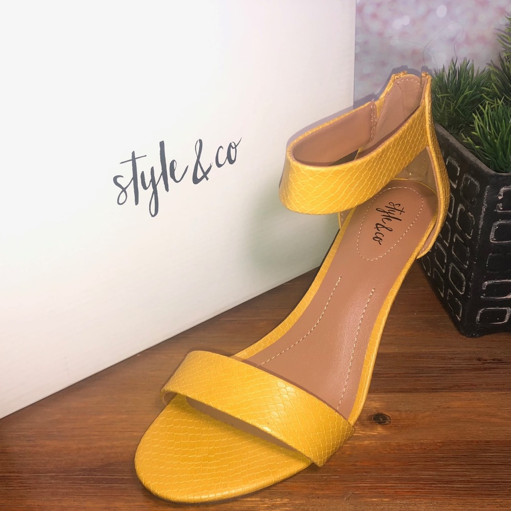 Sandals - Picture 3 of 7